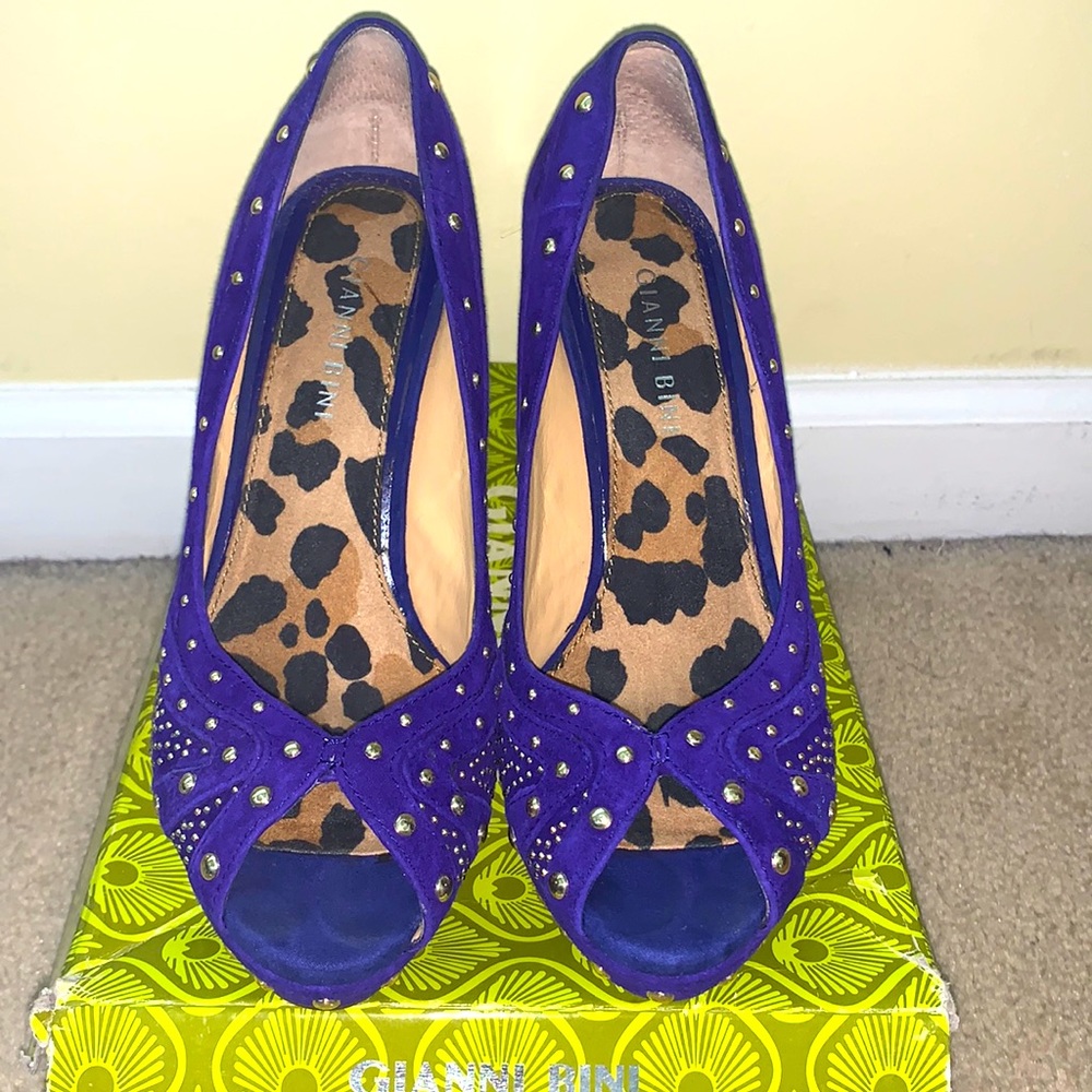 Gianni Bini indigo suede platform peep toe heels. Size 7.5